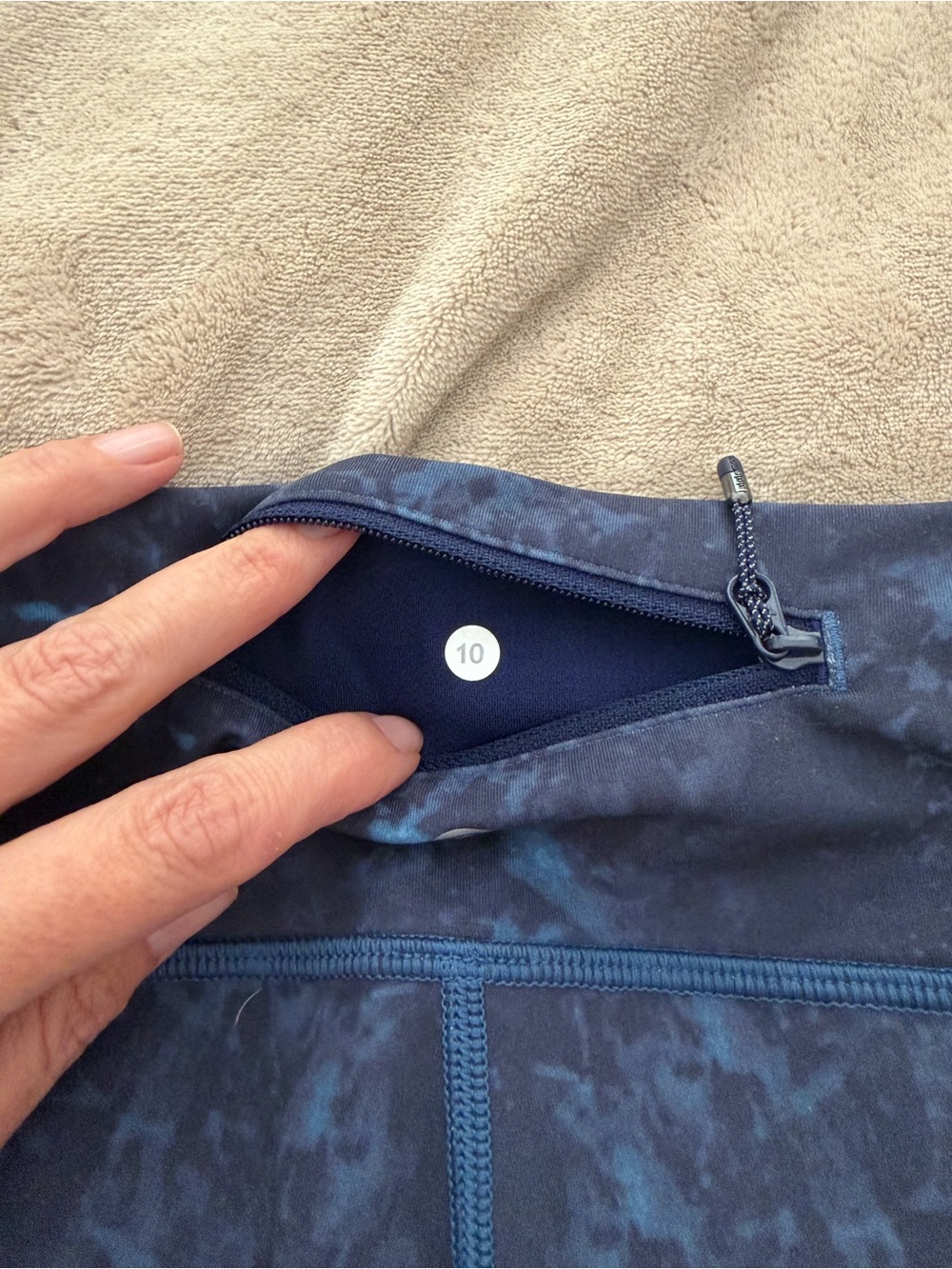 lululemon athletica blue ocean wave patterned leggings - Picture 4 of 7